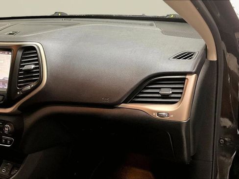 Used 2015 Jeep Cherokee Limited image 26