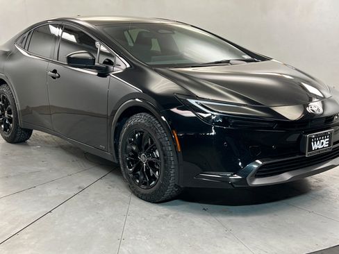 Used 2024 Toyota Prius Limited w/ Limited Premium Package image 8