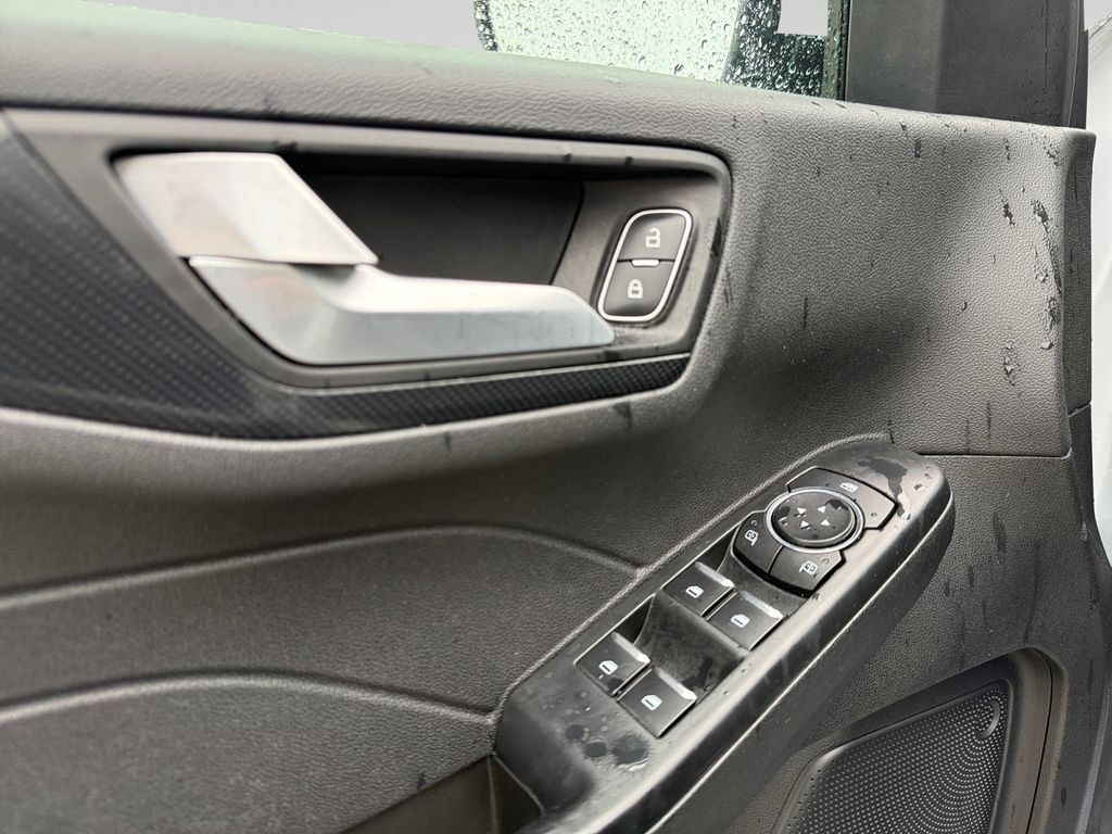 Used 2025 Ford Escape ST-Line Select AWD/4WD image 19