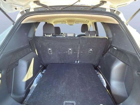 Used 2020 Ford Escape SE image 16