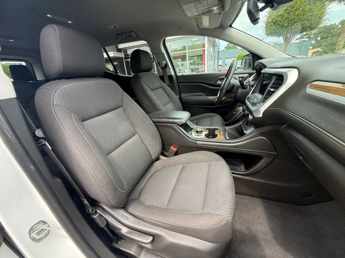 Used 2022 GMC Acadia SLE w/ Driver Convenience Package FWD image 21