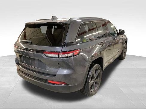 Used 2023 Jeep Grand Cherokee Altitude image 6