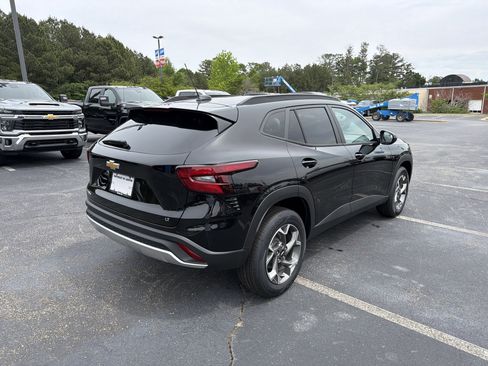 New 2026 Chevrolet Trax LT w/ LT Convenience Package FWD image 5