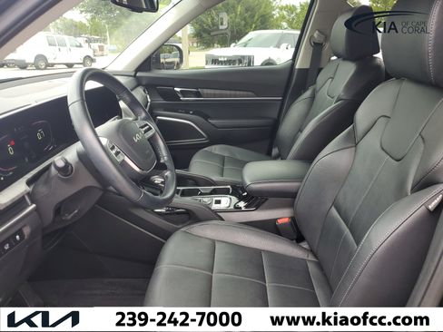 Certified 2024 Kia Telluride EX w/ EX Captain's Chair Package FWD image 31