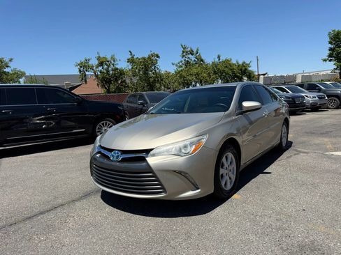Used 2017 Toyota Camry XLE w/ Moonroof Package FWD image 1