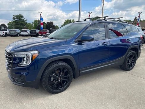 Used 2022 GMC Terrain SLE w/ Driver Convenience Package AWD/4WD image 2