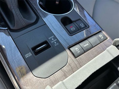 Used 2022 Toyota Highlander Limited image 12