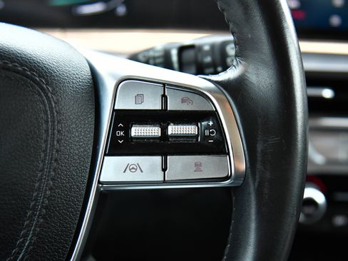 Used 2025 Kia Telluride LX FWD image 31