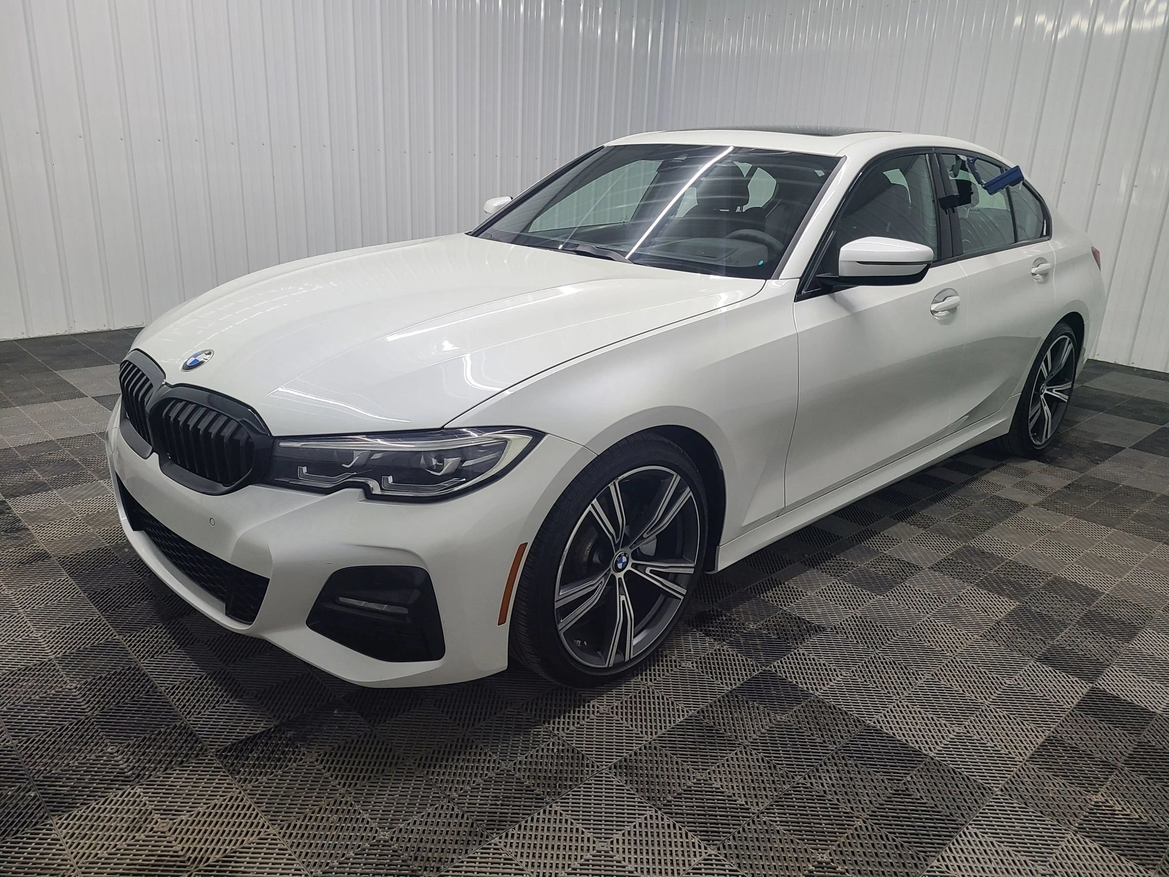 Used 2019 BMW 330i Sedan w/ M Sport Package RWD image 7