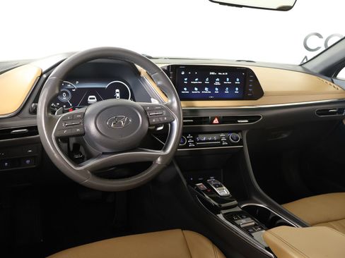 Used 2022 Hyundai Sonata Limited w/ Preferred Accessory Package FWD image 2