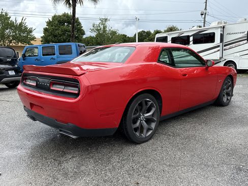 Used 2019 Dodge Challenger R/T RWD image 2