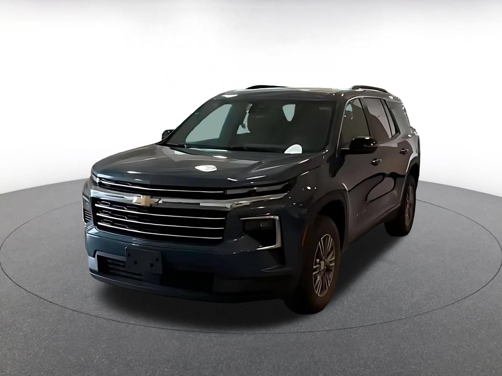 Used 2025 Chevrolet Traverse LT FWD image 4