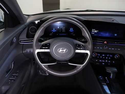 Used 2025 Hyundai Elantra SEL FWD image 17