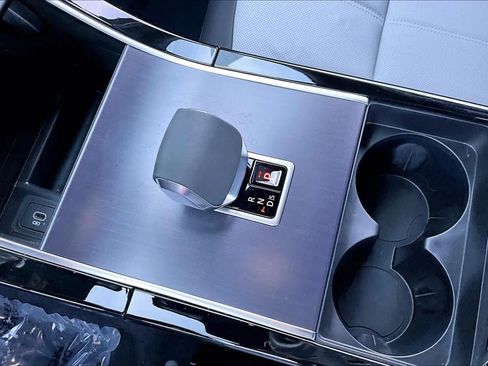 Used 2026 Land Rover Range Rover Evoque Dynamic SE image 16