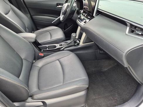 Used 2023 Toyota Corolla Cross XLE AWD/4WD image 19