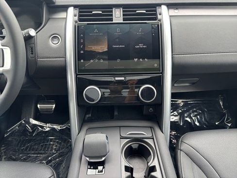Certified 2025 Land Rover Discovery Dynamic SE AWD/4WD image 15