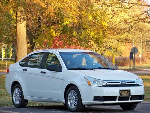 Used 2010 Ford Focus SE FWD image 4