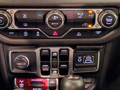 Used 2024 Jeep Wrangler Unlimited Sport AWD/4WD image 12