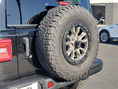 Used 2022 Jeep Wrangler Unlimited Rubicon w/ Dual Top Group AWD/4WD image 26