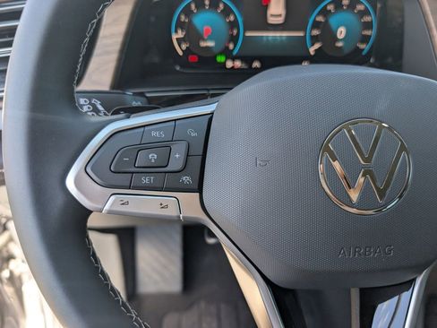 Used 2025 Volkswagen Atlas SE image 16