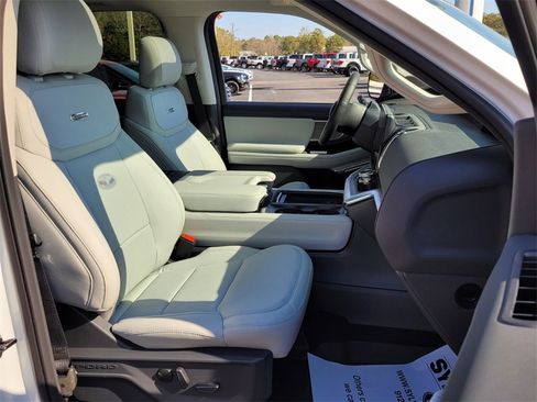 New 2025 Ford Expedition Platinum w/ Driver's Package image 16