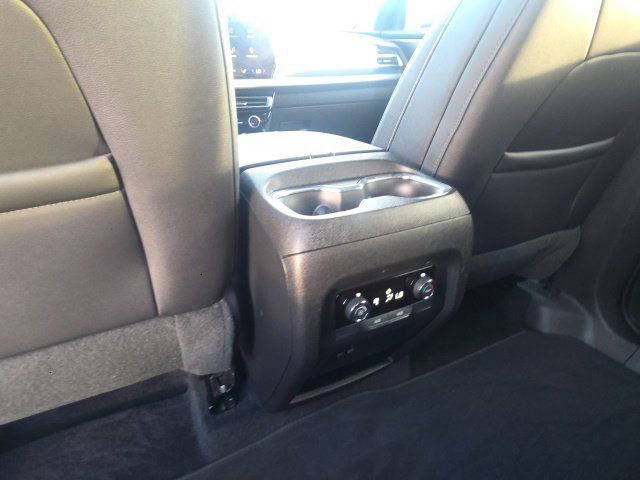 Used 2026 Chevrolet Traverse LT AWD/4WD image 27