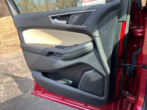 Used 2024 Ford Edge SEL w/ Convenience Package image 15