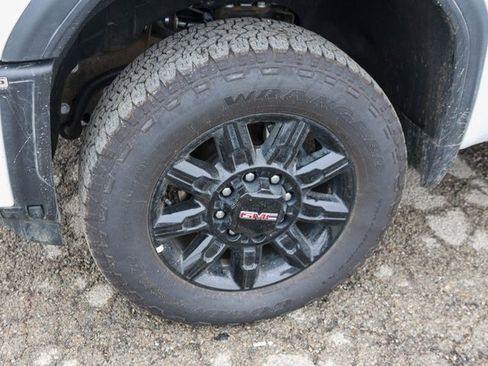 Used 2025 GMC Sierra 2500 AT4 image 7