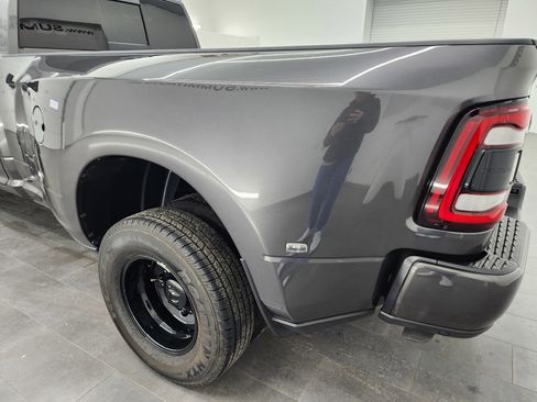 Used 2023 RAM 3500 Laramie w/ Night Edition image 32