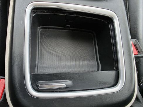 Used 2024 Chrysler Pacifica Touring-L image 27