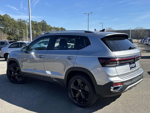 New 2026 Volkswagen Taos SEL image 29