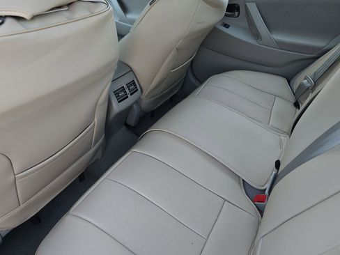 Used 2011 Toyota Camry Hybrid w/ Upgrade Pkg FWD image 12