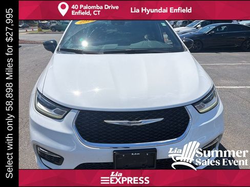Used 2025 Chrysler Pacifica Select FWD image 8
