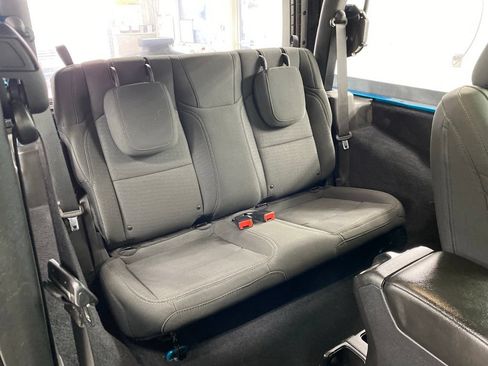 Used 2019 Jeep Wrangler Sport AWD/4WD image 17