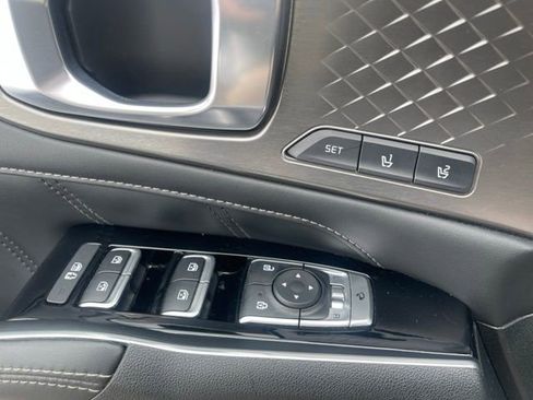 Certified 2022 Kia Sorento SX image 11