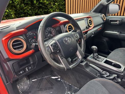 Used 2016 Toyota Tacoma TRD Sport AWD/4WD image 23