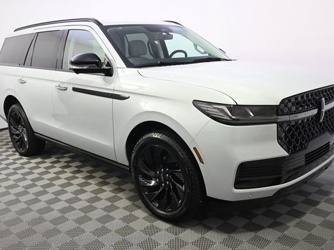 New 2026 Lincoln Navigator Reserve w/ Jet Appearance Package AWD/4WD image 8