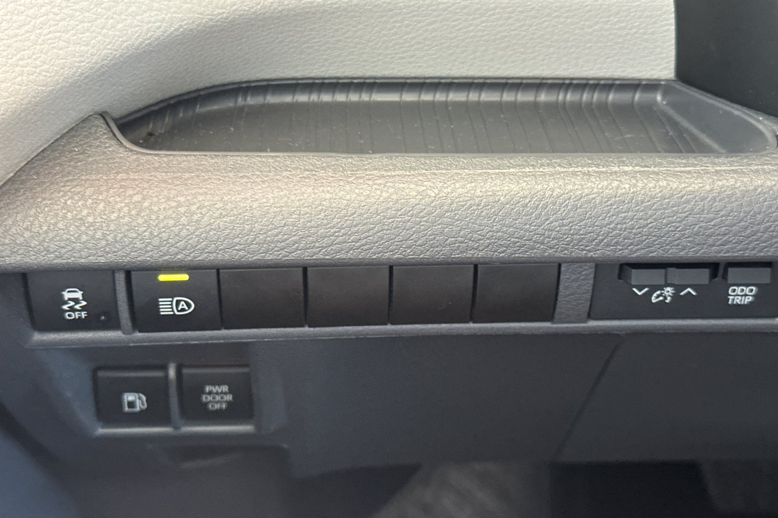 Certified 2024 Toyota Sienna XLE FWD image 32