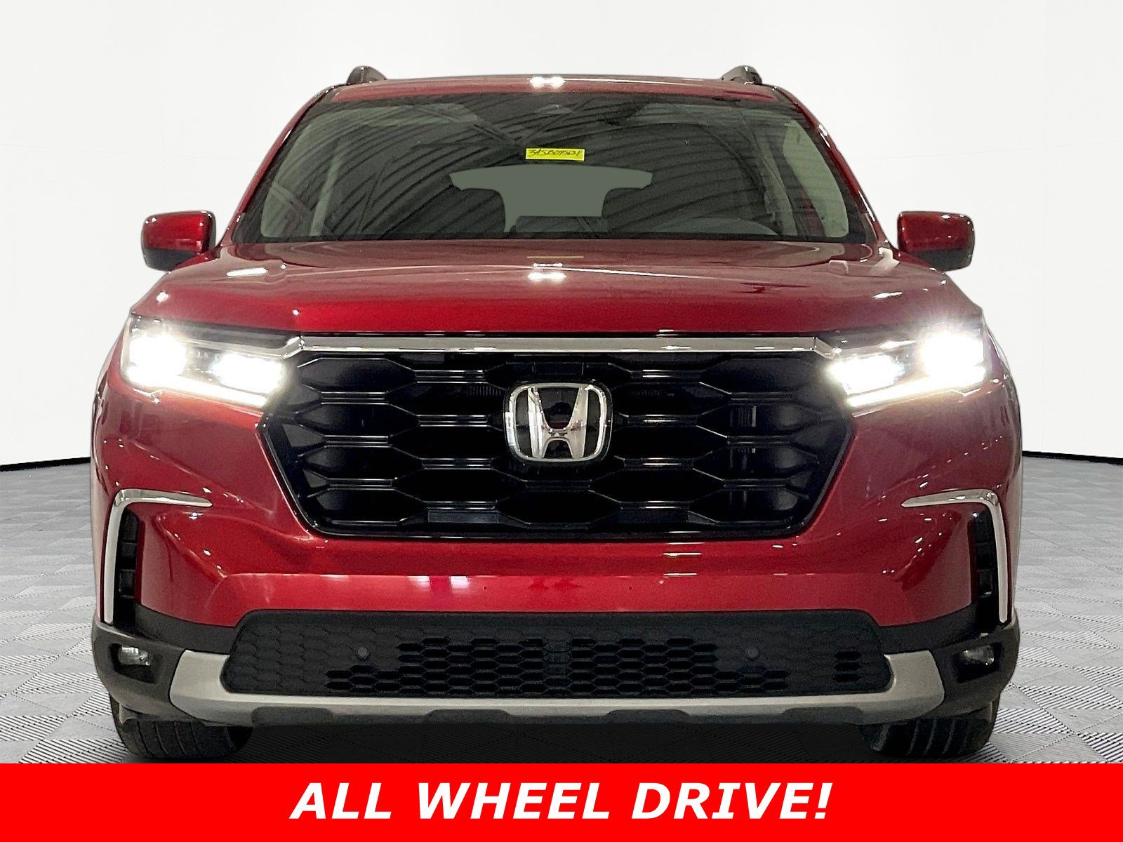 Used 2025 Honda Pilot Touring image 2