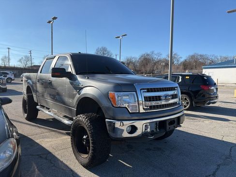 Used 2014 Ford F150 XLT w/ XLT Chrome Package image 5