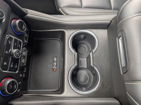 Used 2024 Chevrolet Suburban Premier AWD/4WD image 25