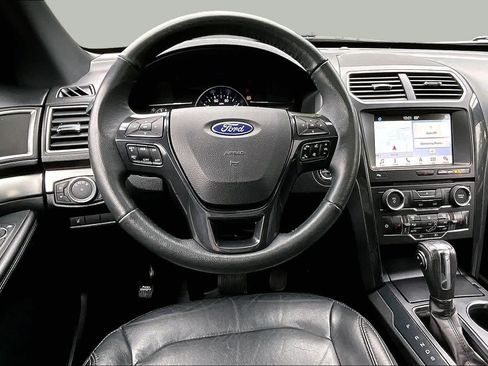Used 2018 Ford Explorer XLT w/ Equipment Group 202A AWD/4WD image 6
