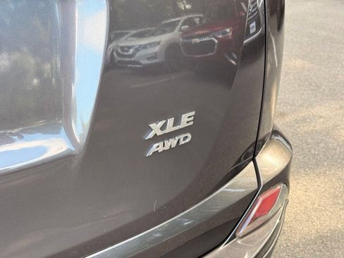 Used 2018 Toyota RAV4 XLE AWD/4WD image 11