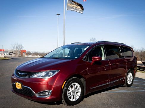 Used 2020 Chrysler Pacifica Touring-L image 23