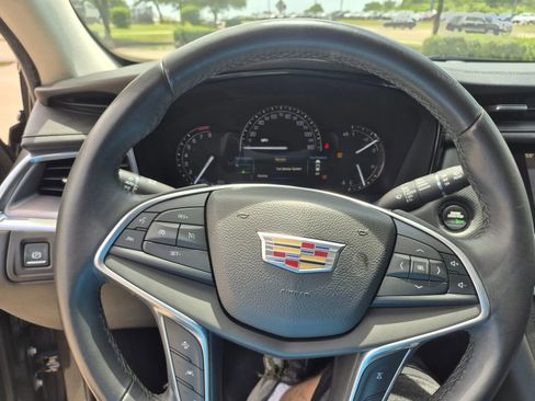 Used 2017 Cadillac XT5 Luxury w/ Driver Awareness Package FWD image 33