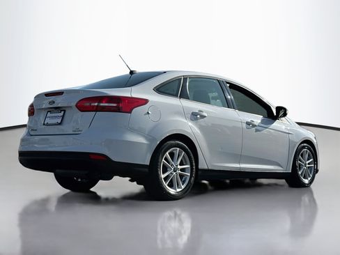 Used 2015 Ford Focus SE w/ SE Cold Weather Package FWD image 7