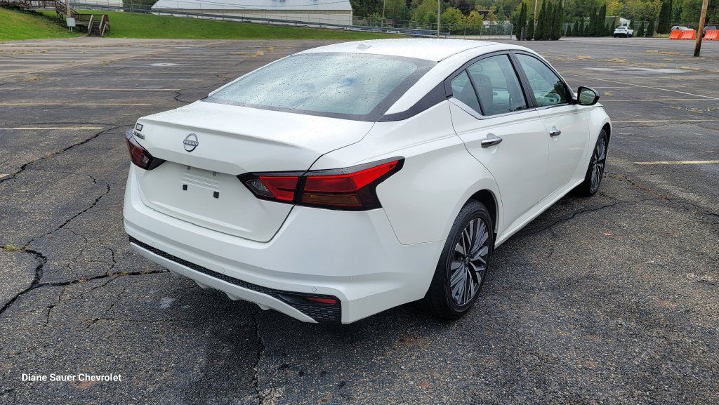 Used 2025 Nissan Altima 2.5 SV FWD image 12