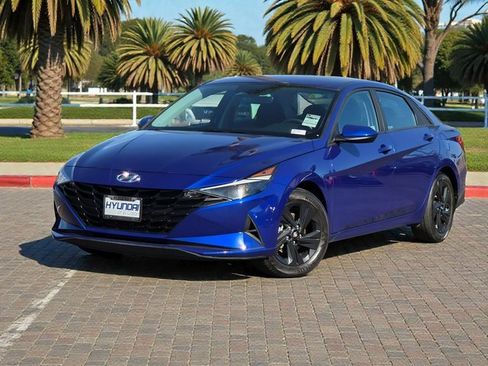 Certified 2023 Hyundai Elantra SEL image 2