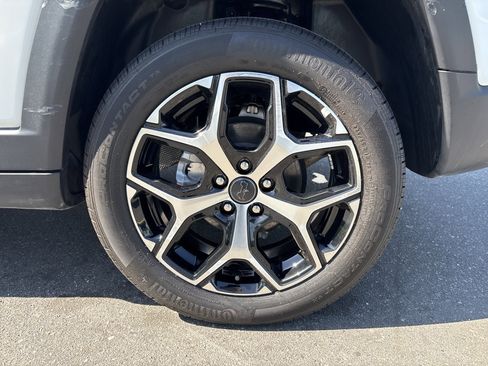 Used 2025 Jeep Compass Limited image 15