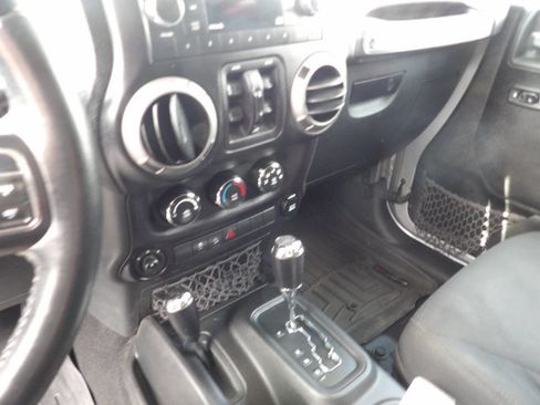 Used 2015 Jeep Wrangler Unlimited Sport w/ Quick Order Package 24S AWD/4WD image 9